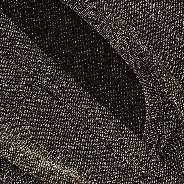 Bodenlanges Kleid mit hohem Kragen und Seitenschlitz