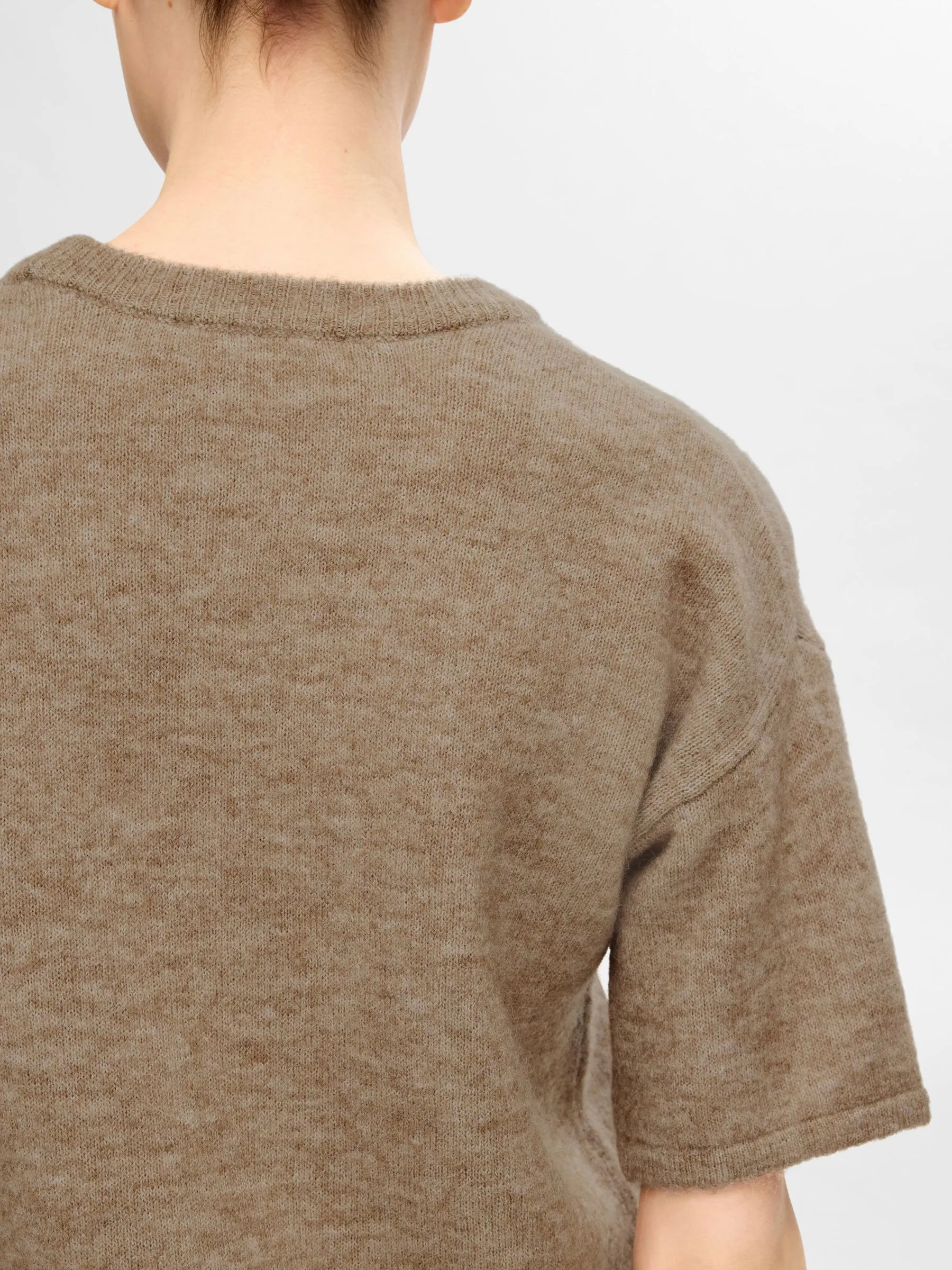 KURZÄRMELIGES STRICKOBERTEIL