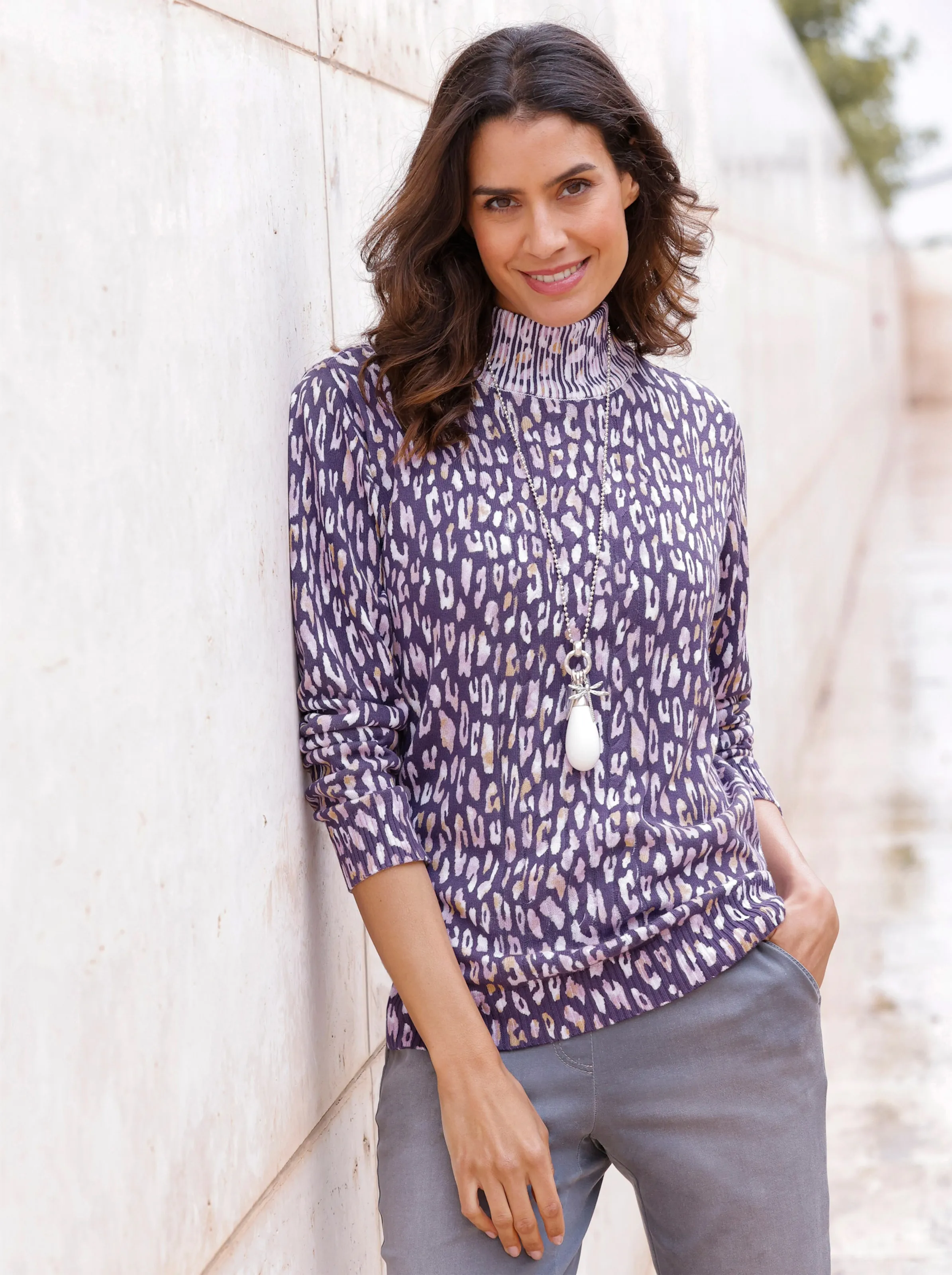 Pullover in feige-mauve-bedruckt